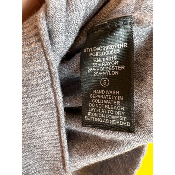 Devotion By Cyrus Pullover Sweater Womens S Grey Raw Hem Round Neck Cozy NWT - Picture 4 of 5